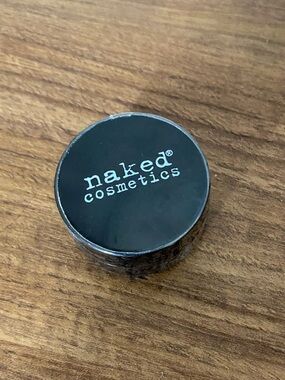naked cosmetics vanilla crème lip scrub- sealed